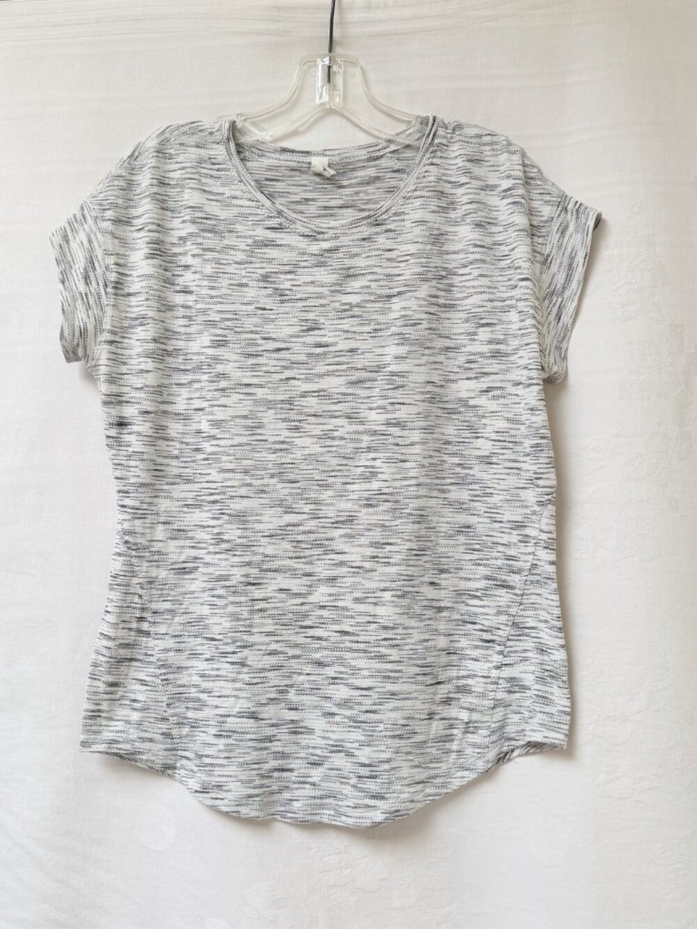 Lululemon Shirt Womens 8 Gray Heathered Short Sleeve Curved Hem Athletic Active